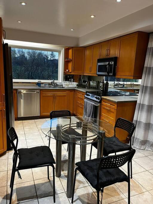 Urban Oasis-spacious Retreat