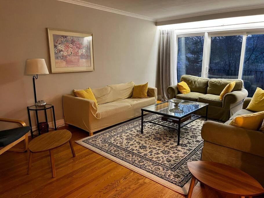 Urban Oasis-spacious Retreat Toronto
