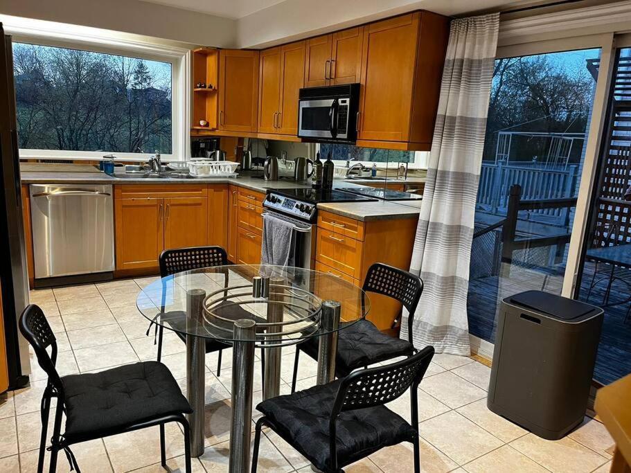 Urban Oasis-spacious Retreat
