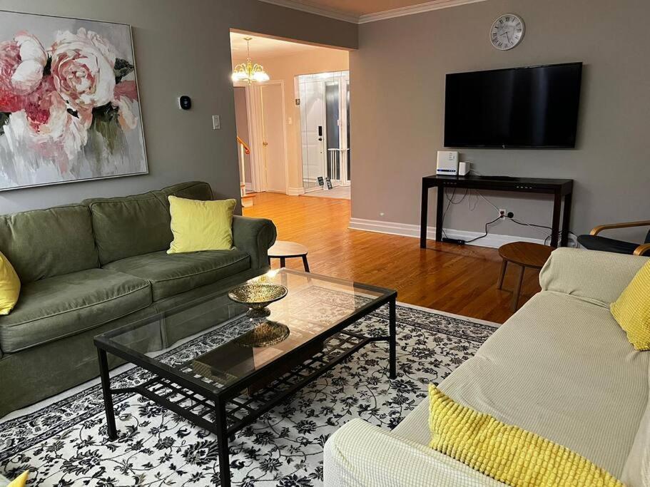 Urban Oasis-spacious Retreat * Toronto