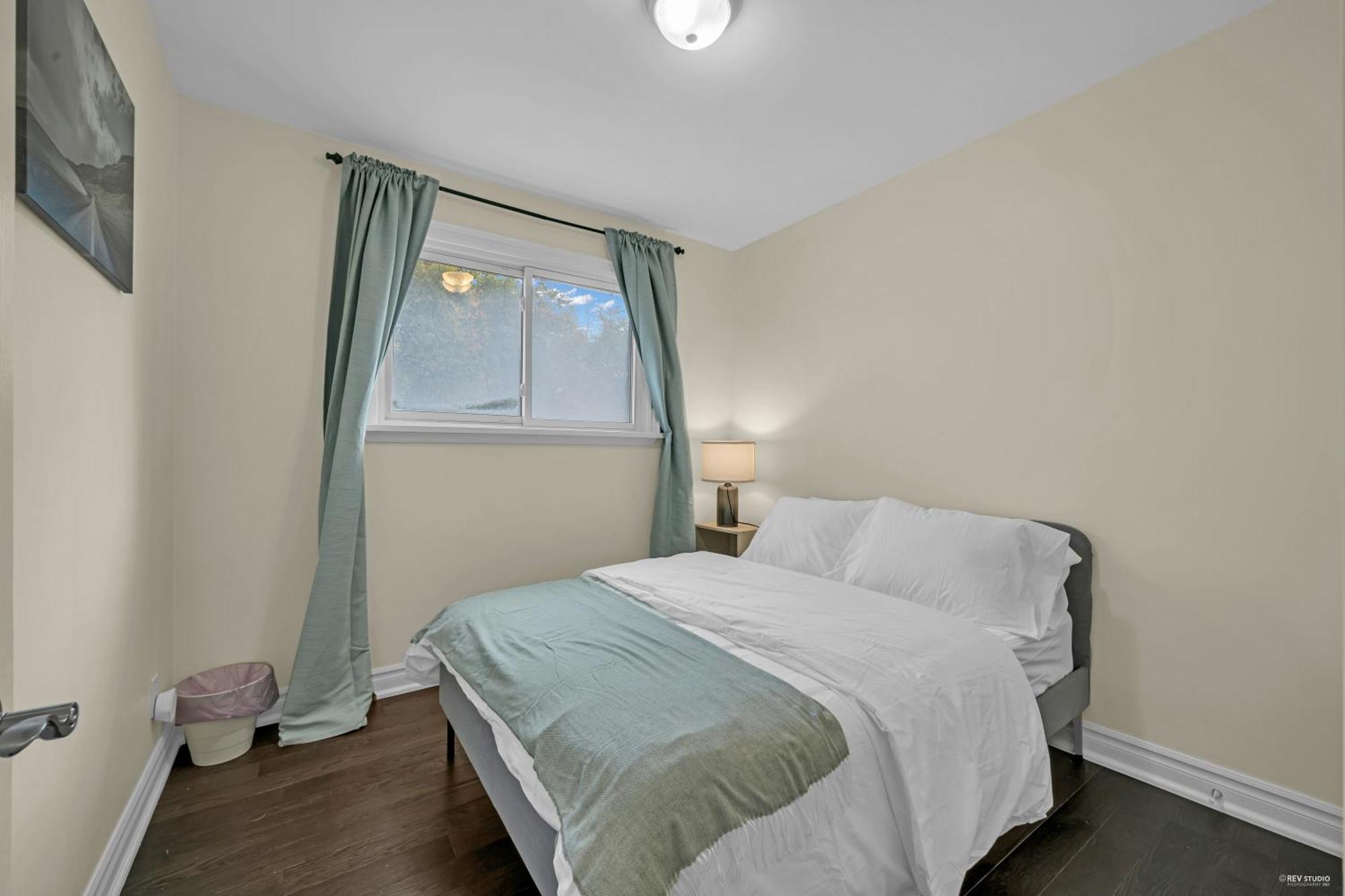 Luxury Renovated House In Prime Location With Parking