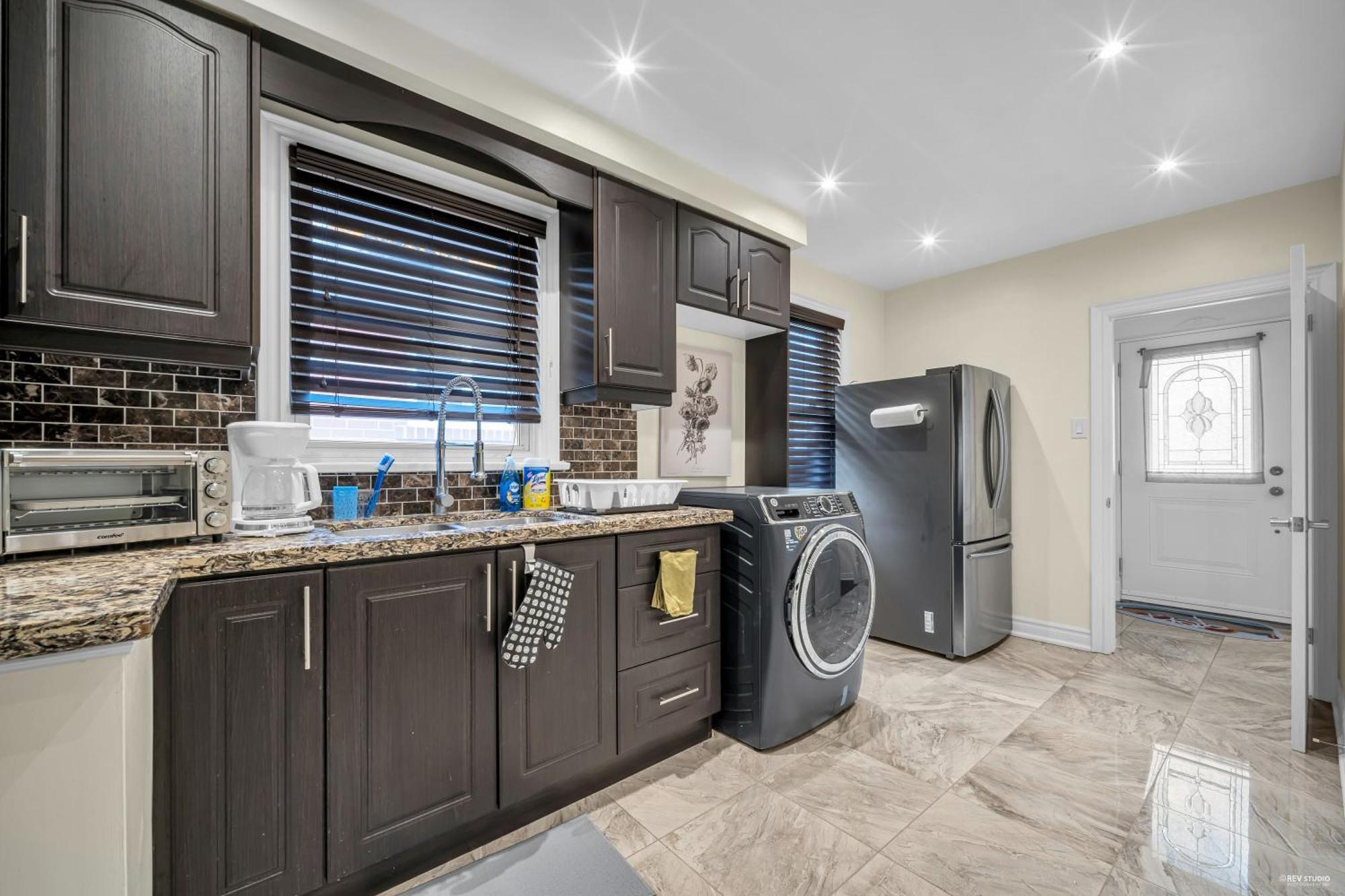 Apartment Luxury Renovated House In Prime Location With Parking Toronto