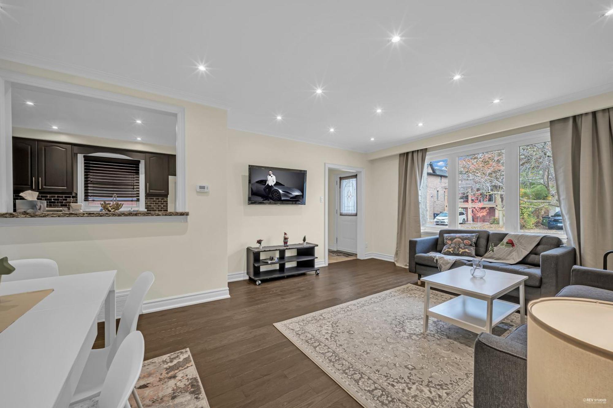 Apartment Luxury Renovated House In Prime Location With Parking *