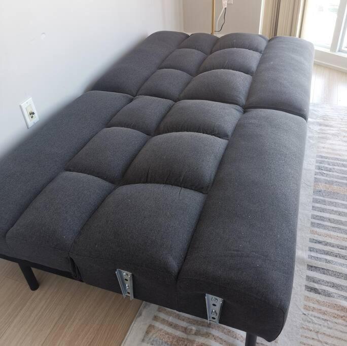 Entertainment District 1 Bedroom Free Parking Dt Apartment