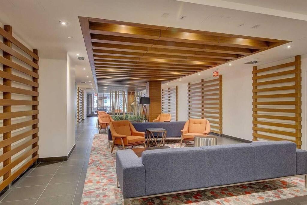 Entertainment District 1 Bedroom Free Parking Dt Apartment