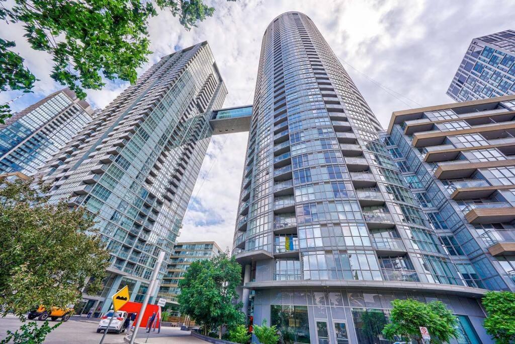 Entertainment District 1 Bedroom Free Parking Dt Toronto