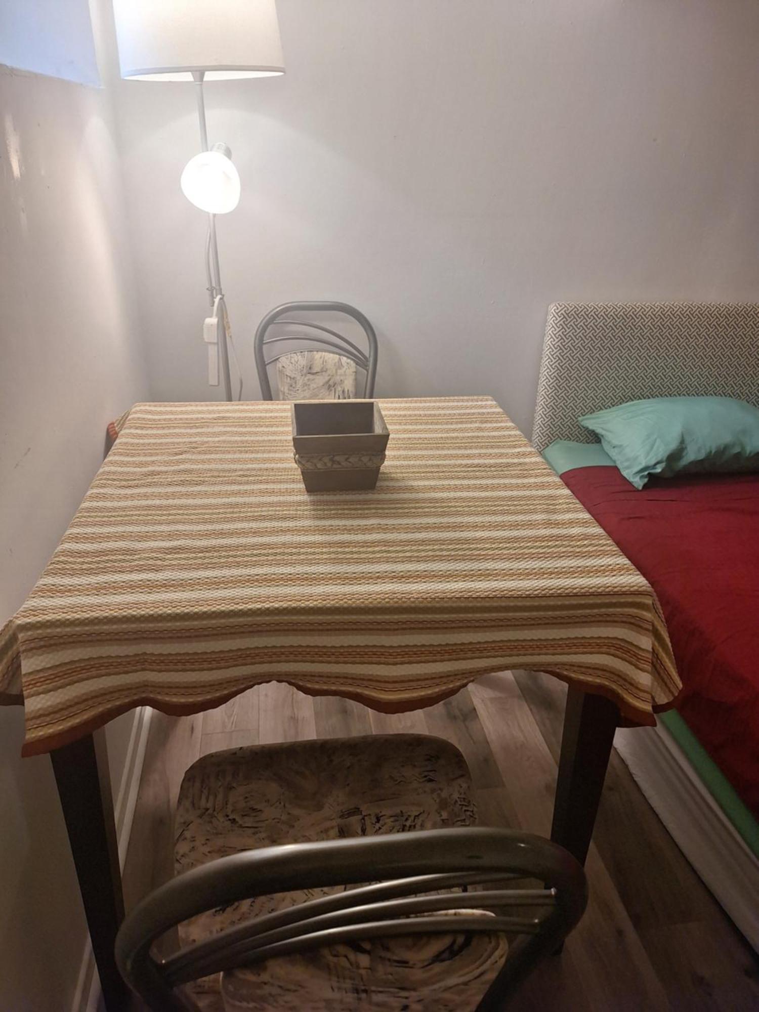 Homestay Midtown Next To Subway Line 1 Toronto