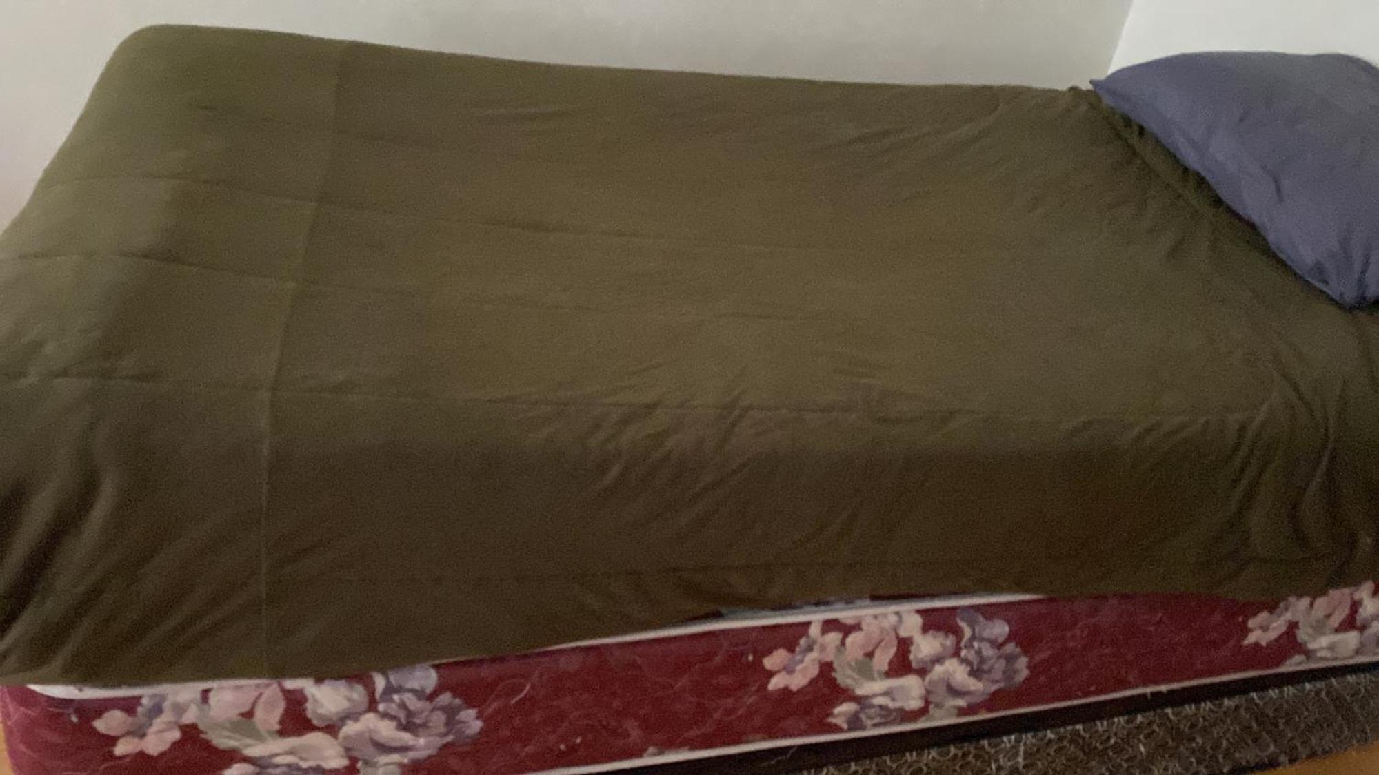 Private Rooms, Free Parking, Full Kitchen, Prices In Town- York Heights Guest house