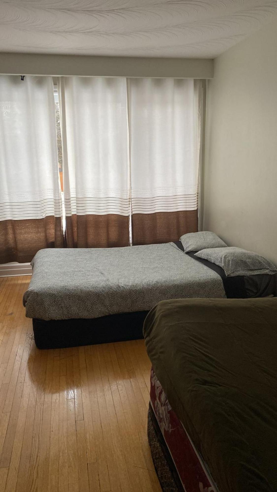 Private Rooms, Free Parking, Full Kitchen, Prices In Town- York Heights Toronto