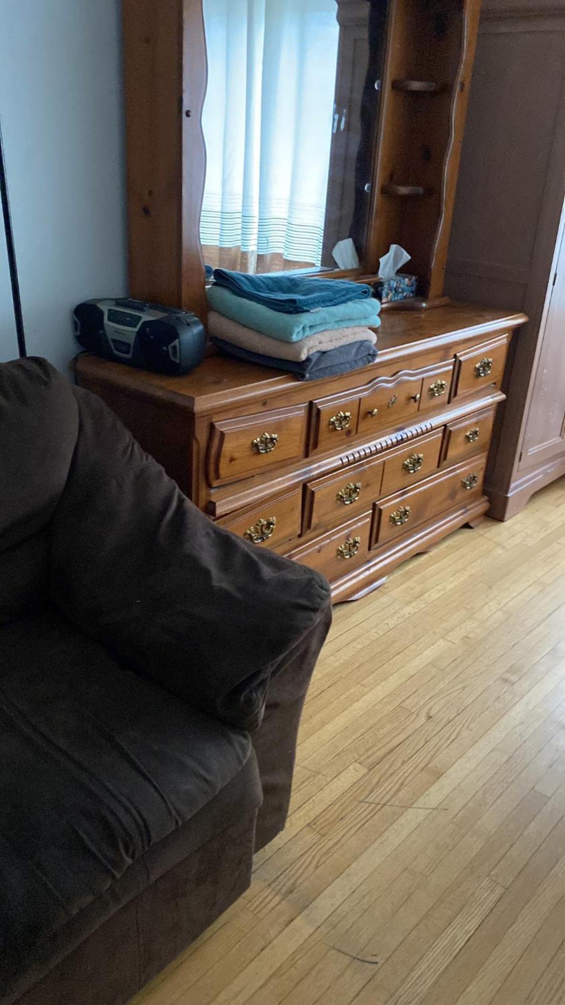 Guest house Private Rooms, Free Parking, Full Kitchen, Prices In Town- York Heights Toronto