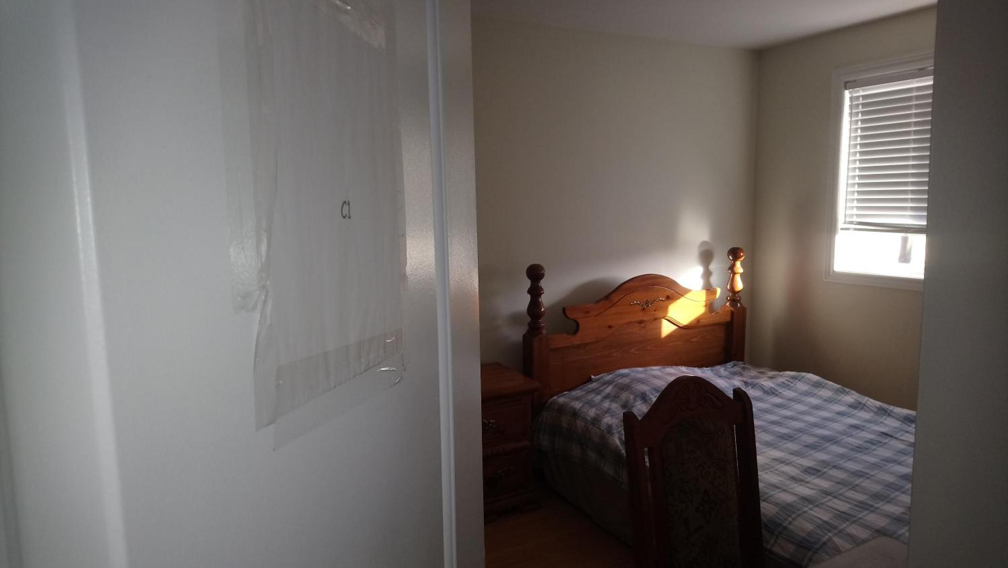 Guest house Private Rooms, Free Parking, Full Kitchen, Prices In Town- York Heights Toronto