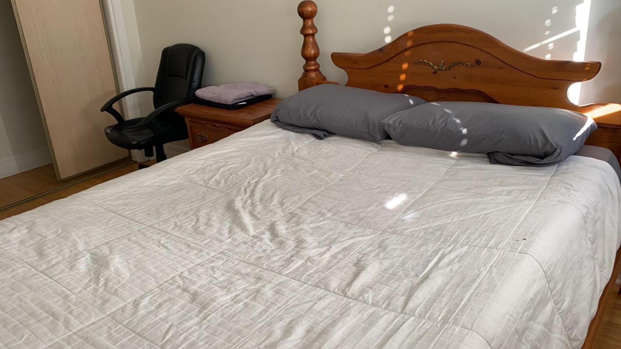 Private Rooms, Free Parking, Full Kitchen, Prices In Town- York Heights Guest house