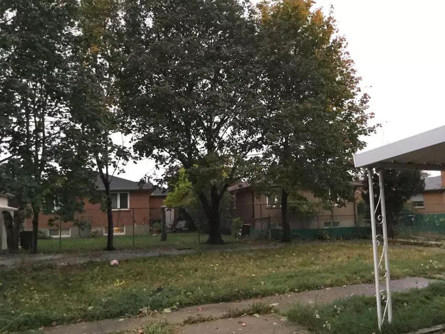 Private Rooms, Free Parking, Full Kitchen, Prices In Town- York Heights