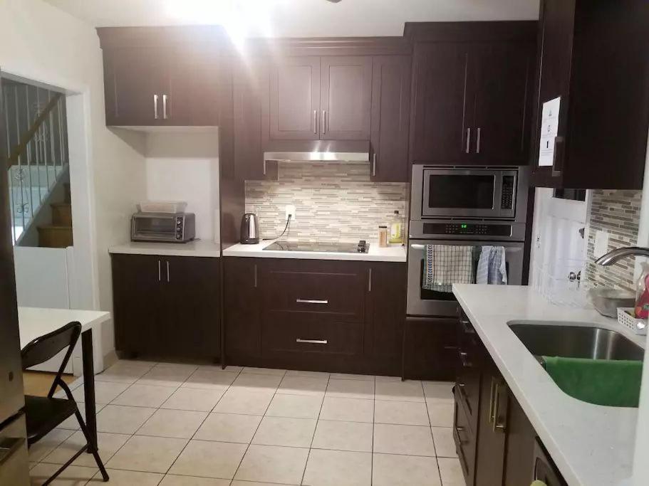 Private Rooms, Free Parking, Full Kitchen, Prices In Town- York Heights Toronto