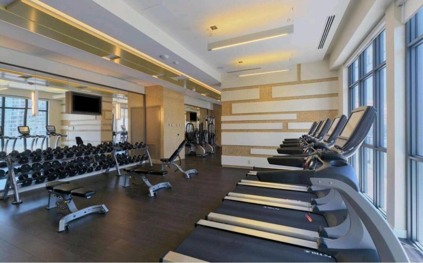 3br Skyline - By Cn Tower & Mtcc & Free Parking