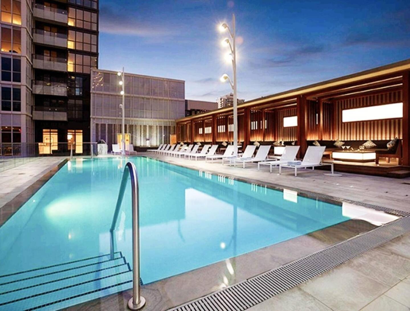 3br Skyline - By Cn Tower & Mtcc & Free Parking Apartment