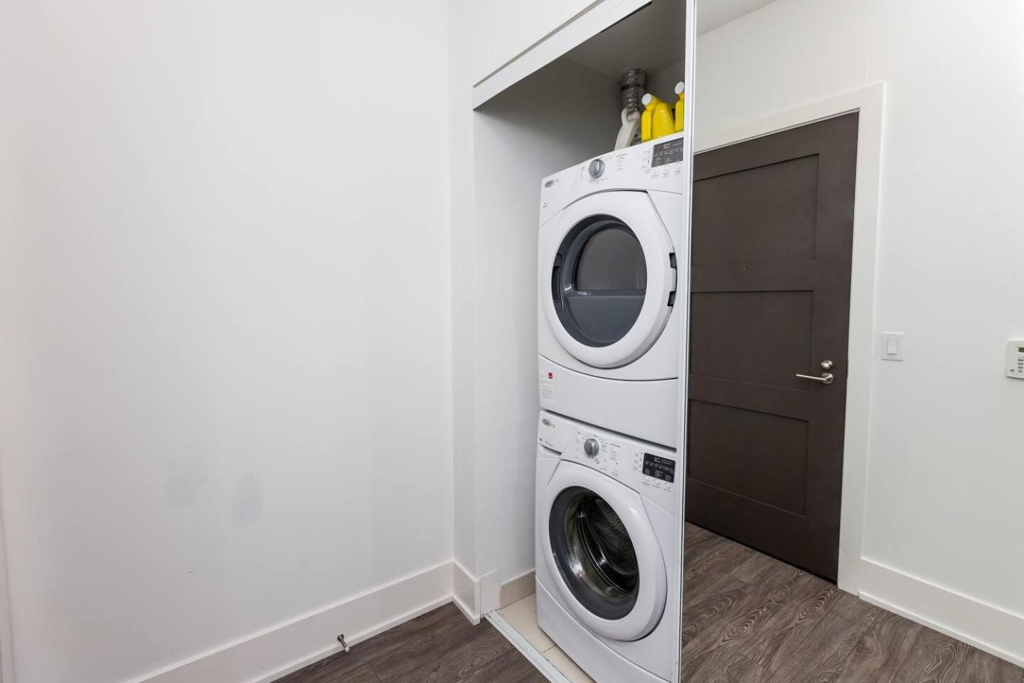Apartment 3br Skyline - By Cn Tower & Mtcc & Free Parking Toronto