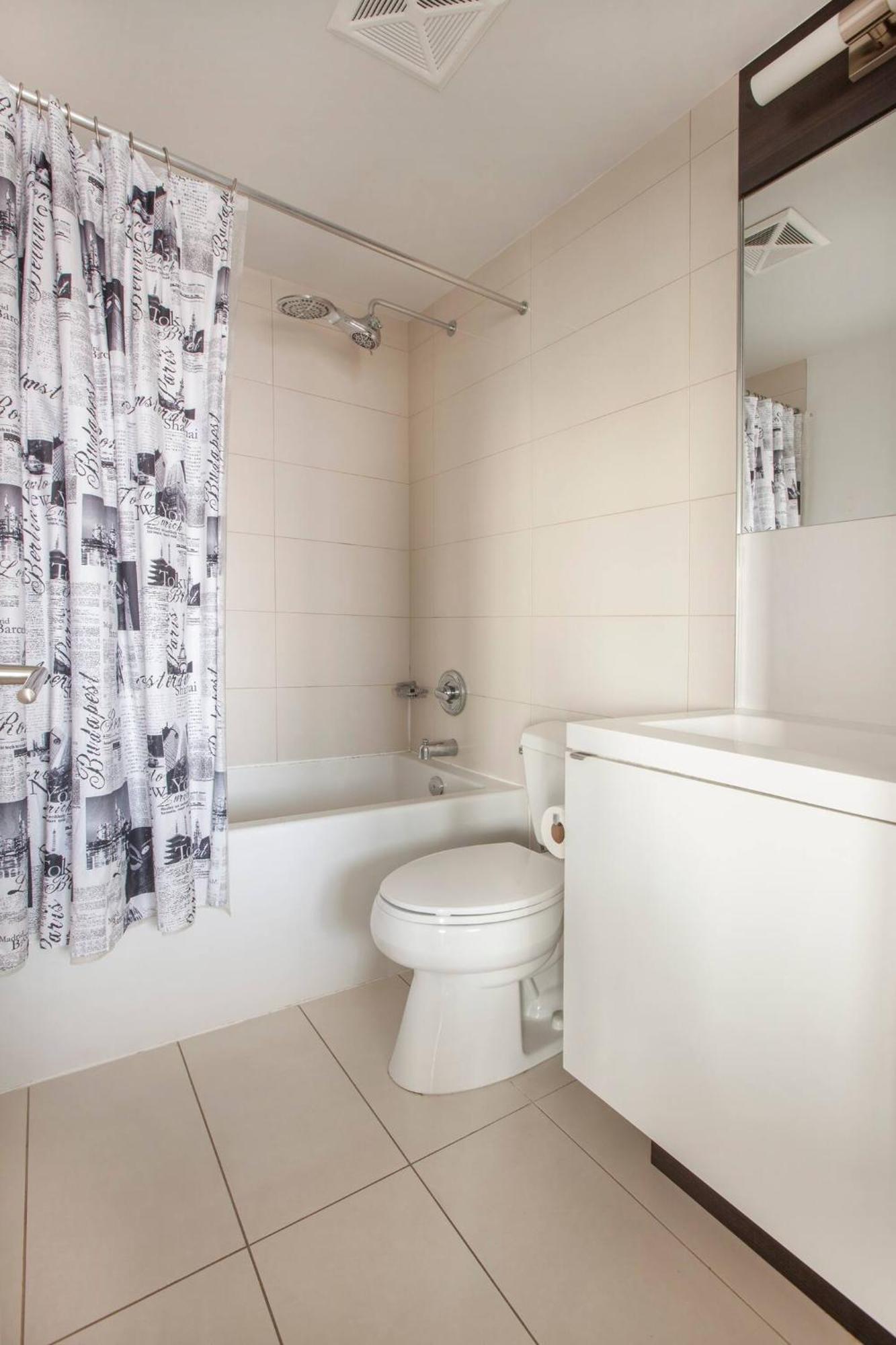 3br Skyline - By Cn Tower & Mtcc & Free Parking *