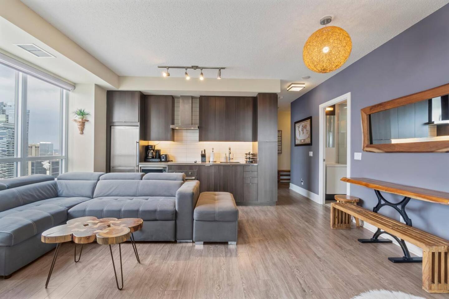 3br Skyline - By Cn Tower & Mtcc & Free Parking Apartment *