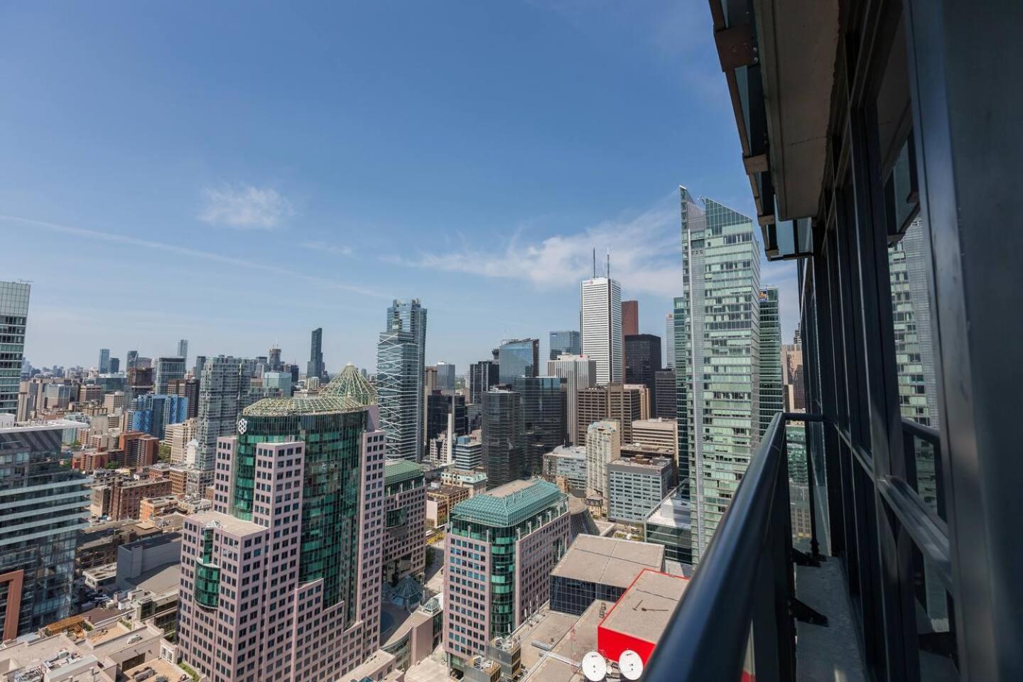 Apartment 3br Skyline - By Cn Tower & Mtcc & Free Parking Toronto