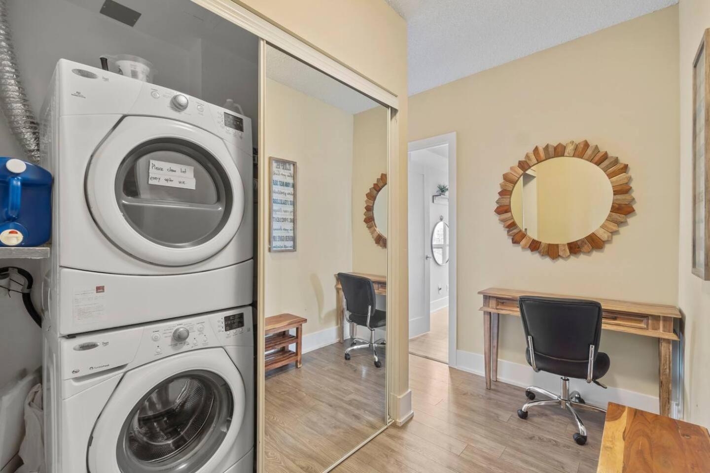 3br Skyline - By Cn Tower & Mtcc & Free Parking *