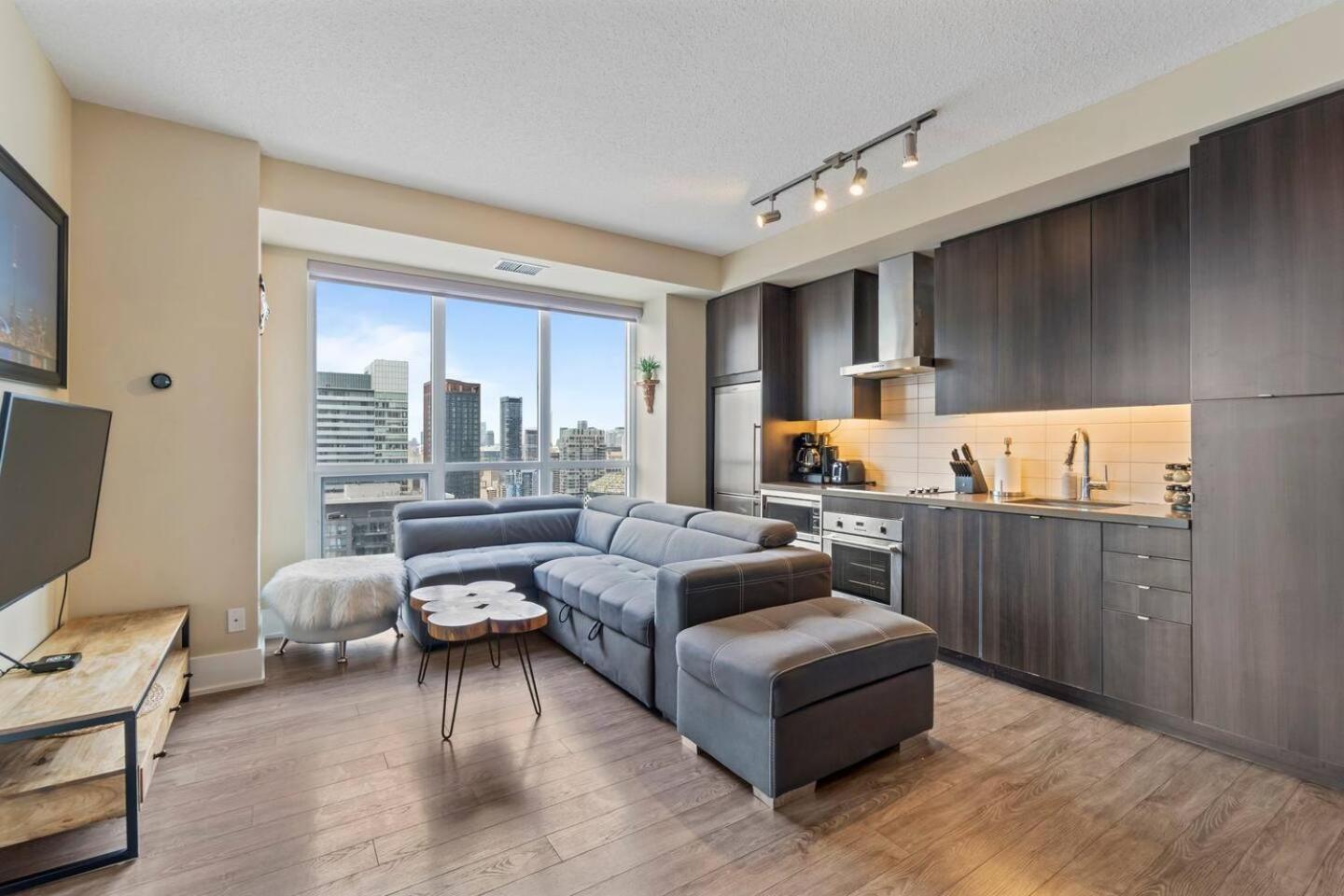 3br Skyline - By Cn Tower & Mtcc & Free Parking Apartment