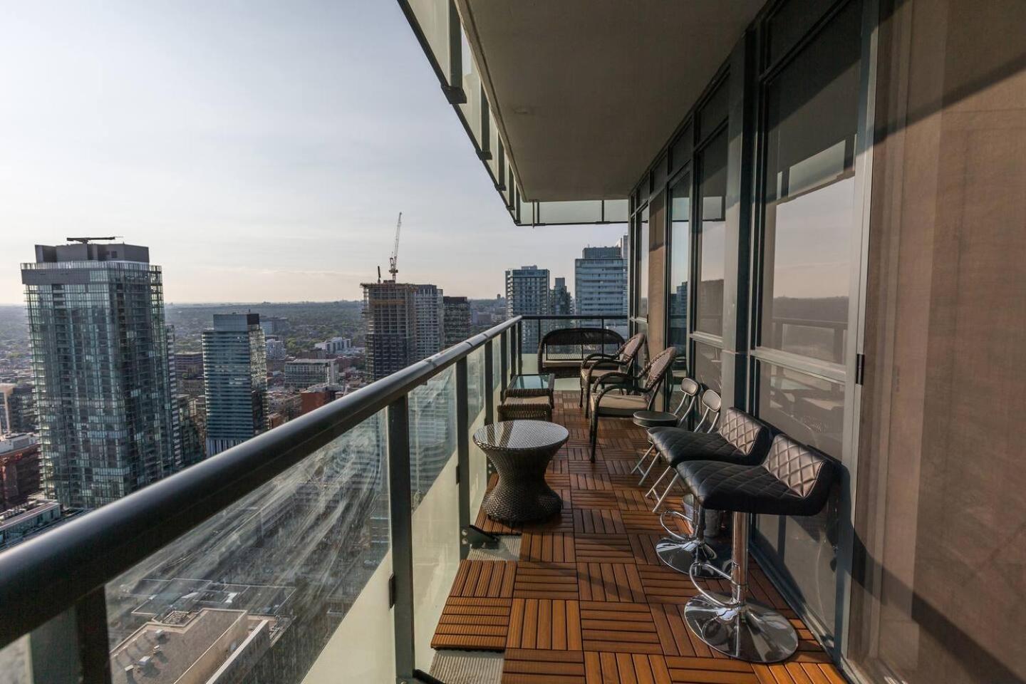 Apartment 3br Skyline - By Cn Tower & Mtcc & Free Parking Toronto