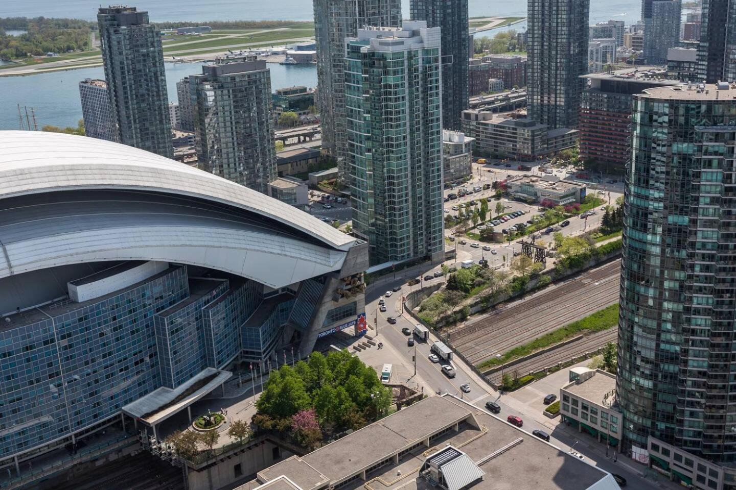 3br Skyline - By Cn Tower & Mtcc & Free Parking *