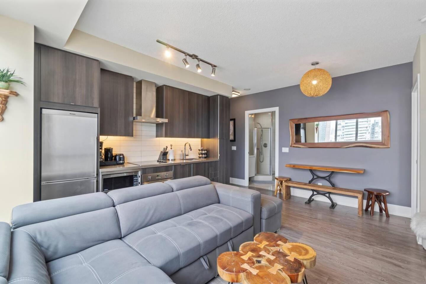 3br Skyline - By Cn Tower & Mtcc & Free Parking Apartment