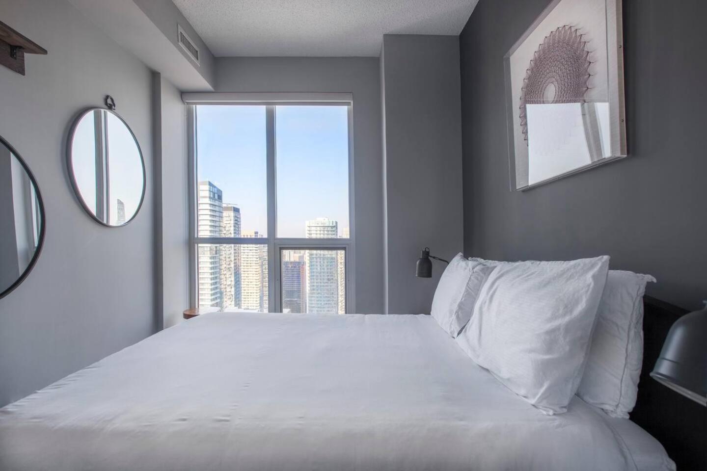 Apartment 3br Skyline - By Cn Tower & Mtcc & Free Parking