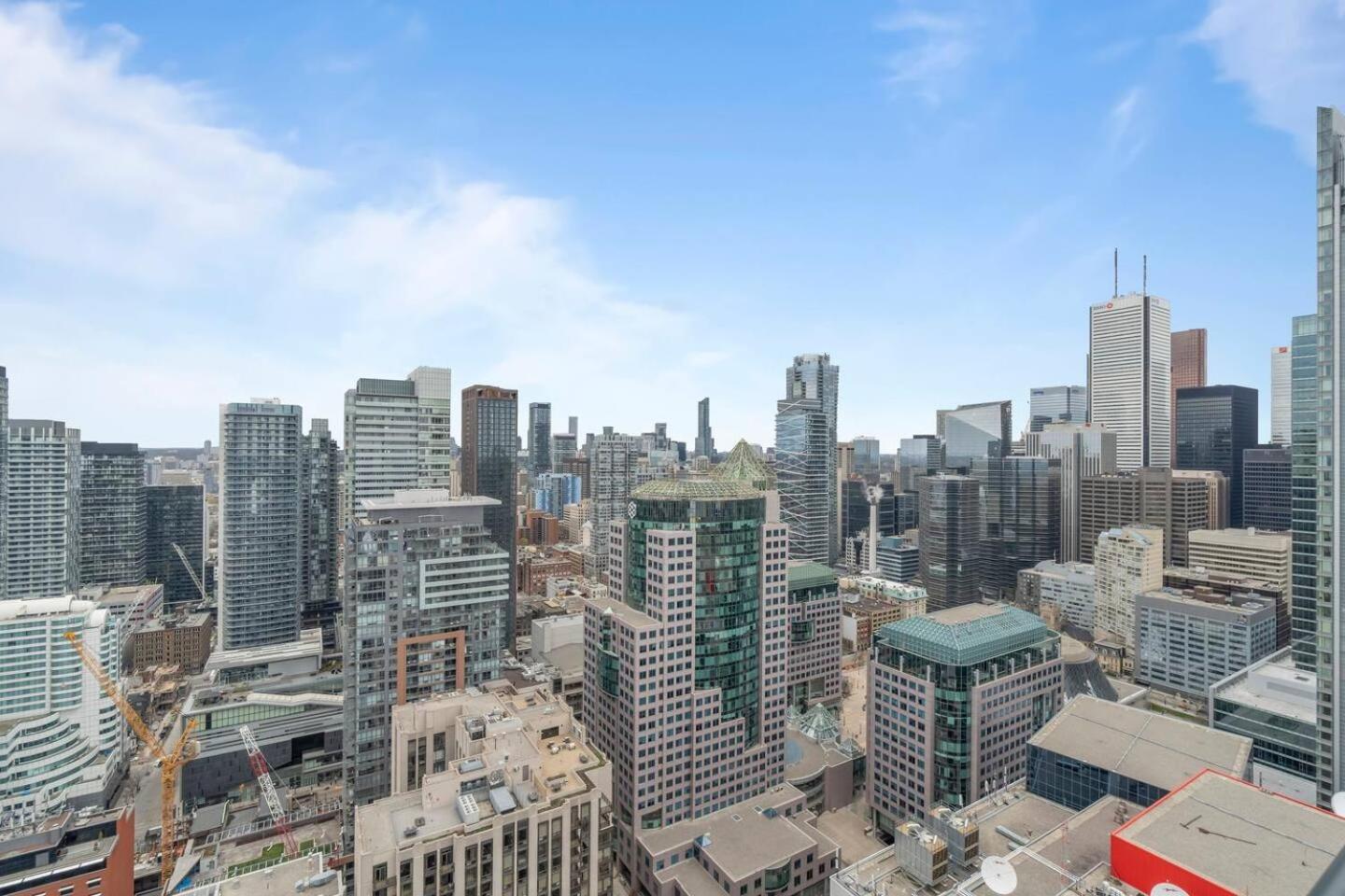 3br Skyline - By Cn Tower & Mtcc & Free Parking Apartment Toronto