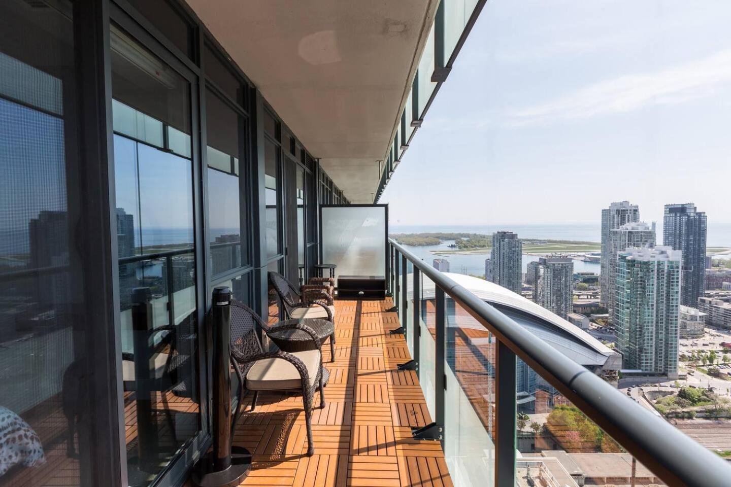3br Skyline - By Cn Tower & Mtcc & Free Parking