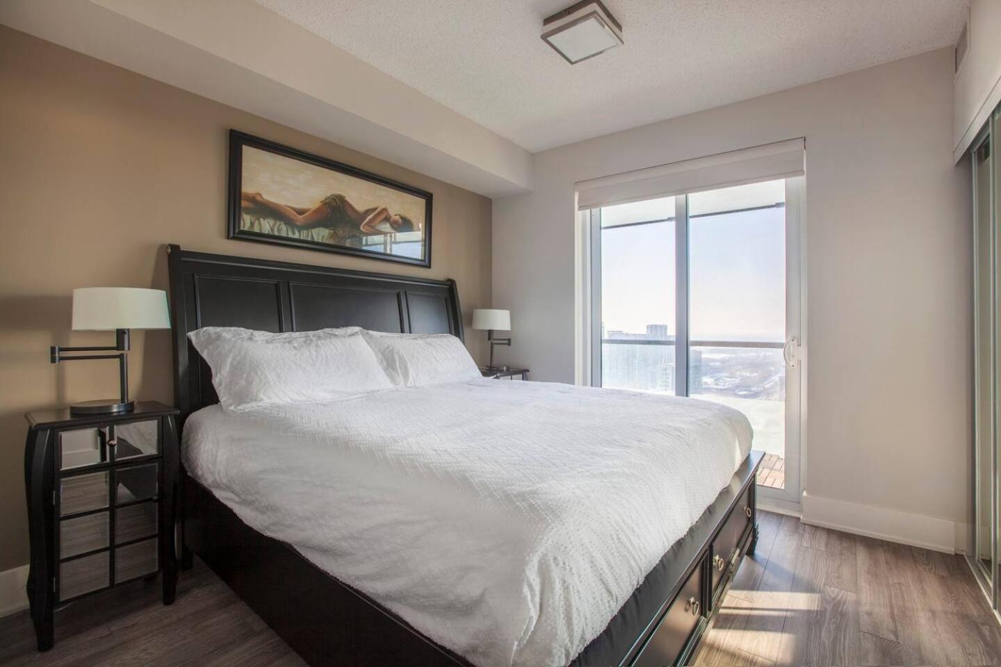 Apartment 3br Skyline - By Cn Tower & Mtcc & Free Parking