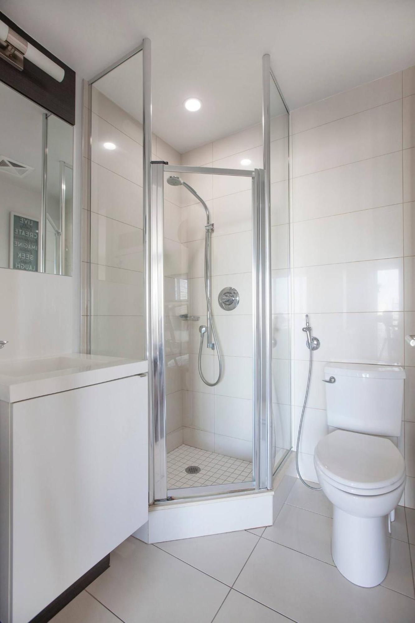 3br Skyline - By Cn Tower & Mtcc & Free Parking