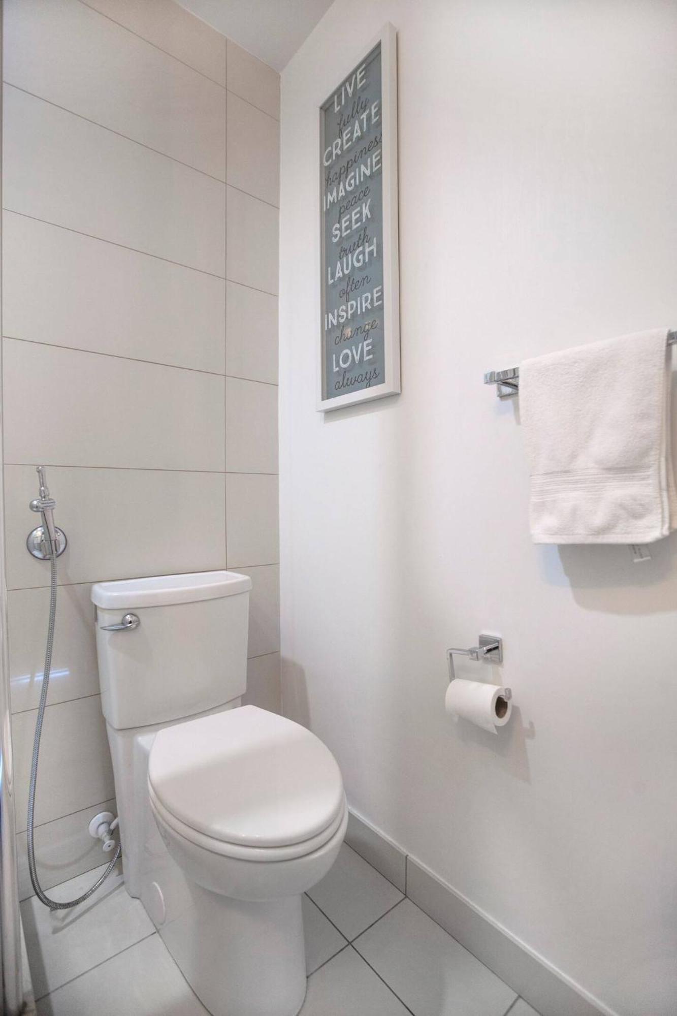 3br Skyline - By Cn Tower & Mtcc & Free Parking Toronto
