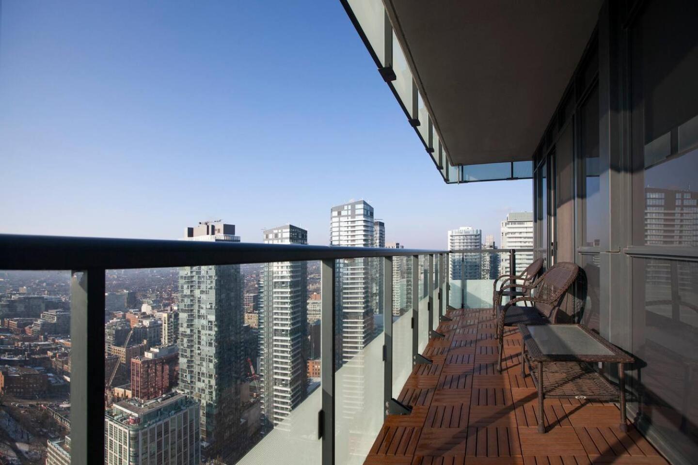 3br Skyline - By Cn Tower & Mtcc & Free Parking Apartment Toronto