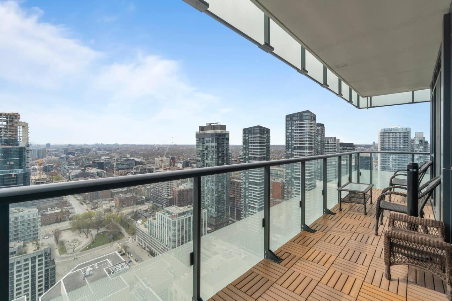 3br Skyline - By Cn Tower & Mtcc & Free Parking *
