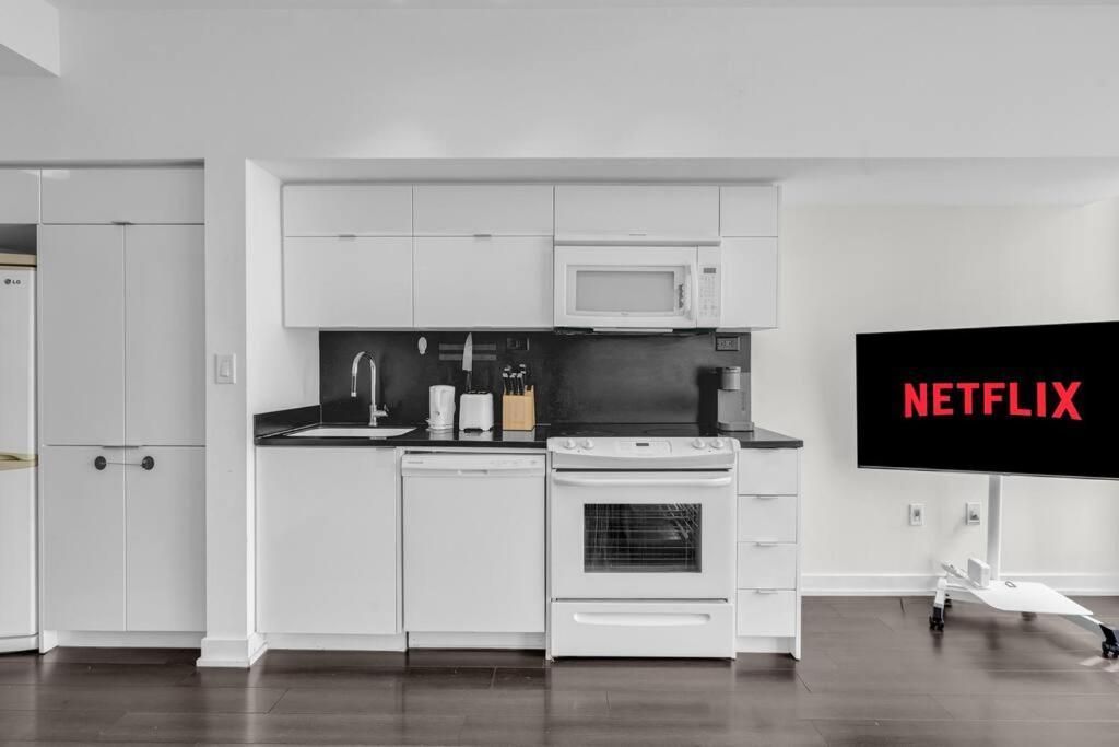Stylish - Free Parking & Lake View Apartment *