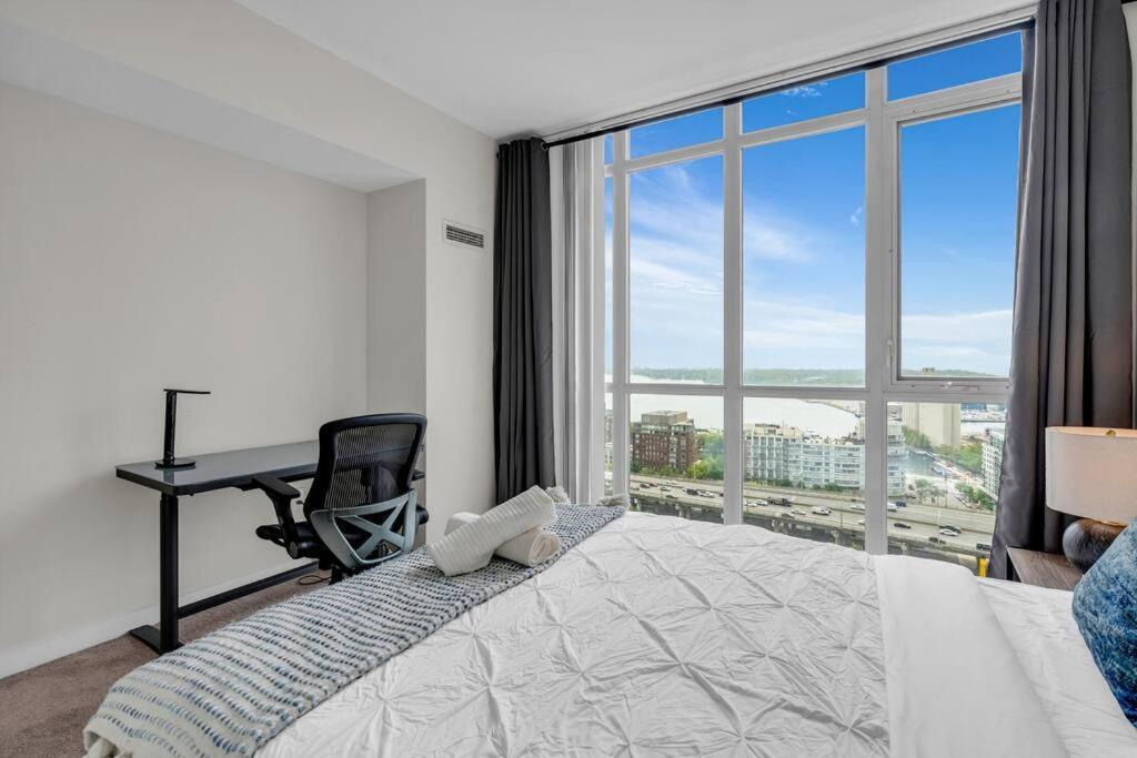 Stylish - Free Parking & Lake View Toronto