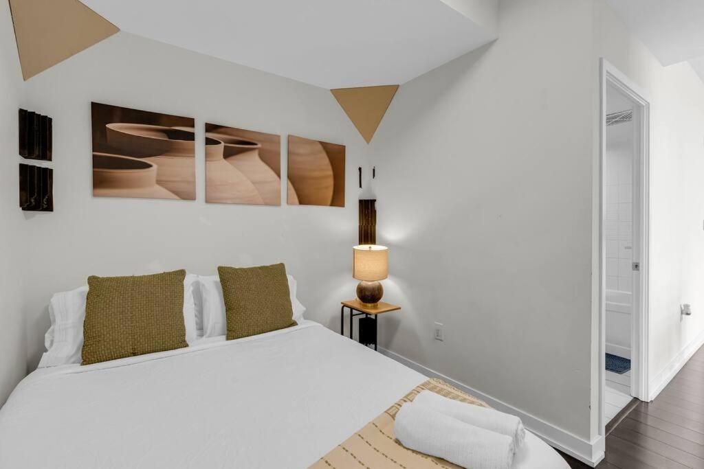 Stylish - Free Parking & Lake View Apartment Toronto