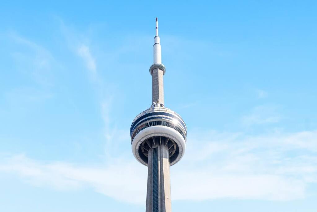 Apartment Next To Rogers Center, With Cn Tower View, Lake View, And Free Parking Toronto