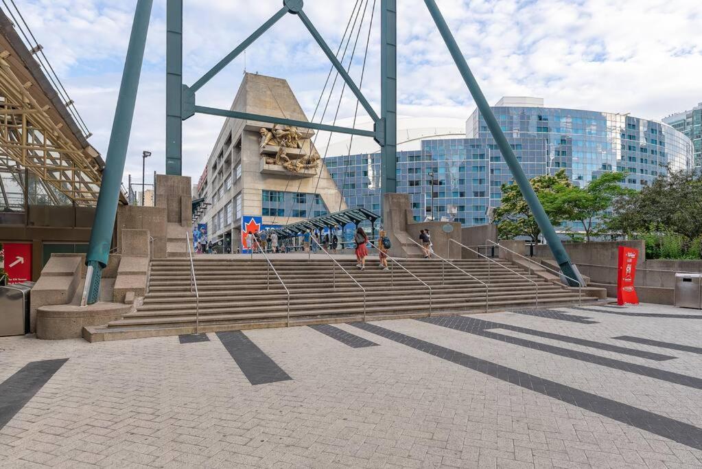 Next To Rogers Center, With Cn Tower View, Lake View, And Free Parking Toronto
