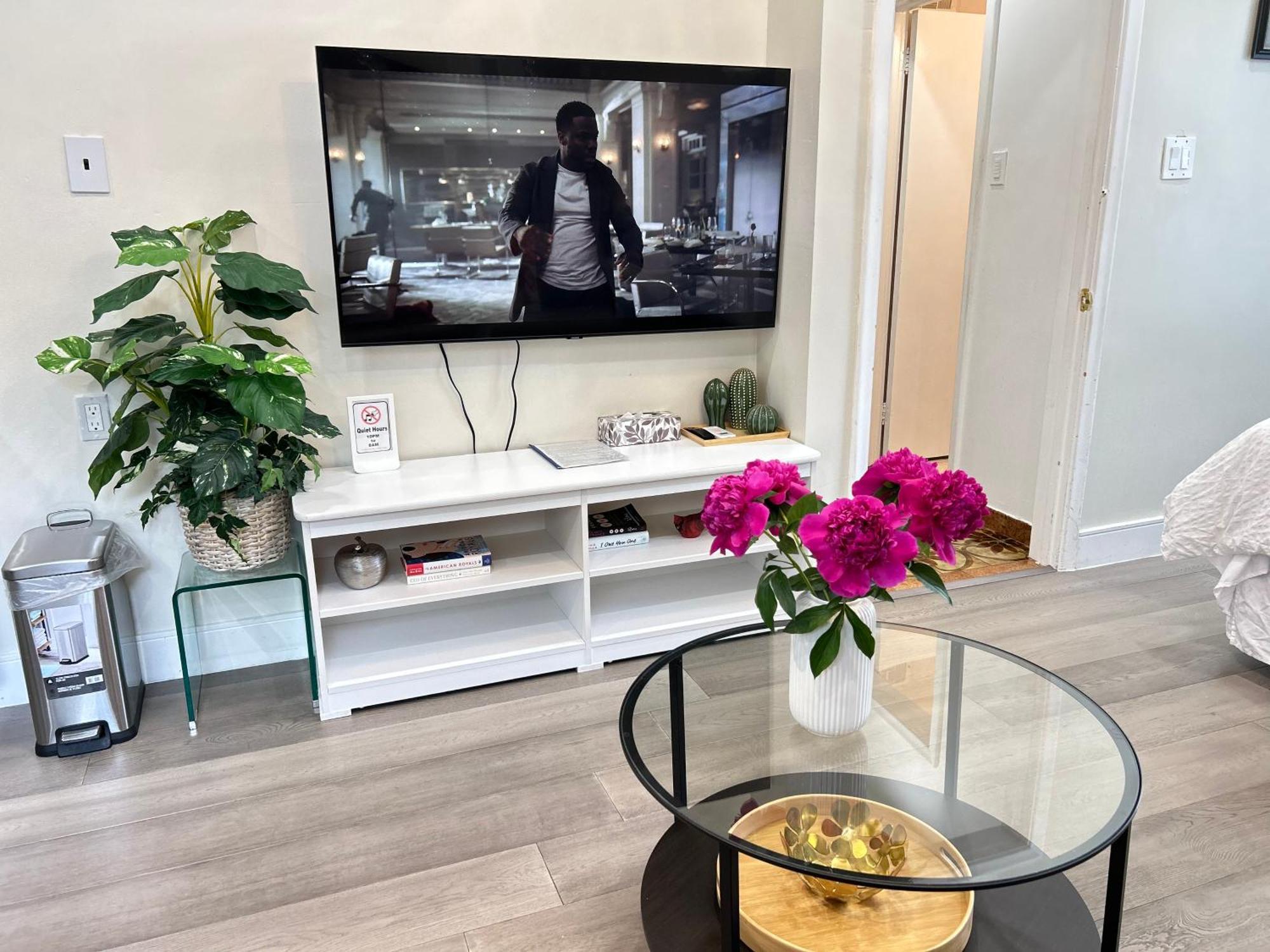 Homestay Modern Lux Family - Kingbed - Near Sheppard W Station *