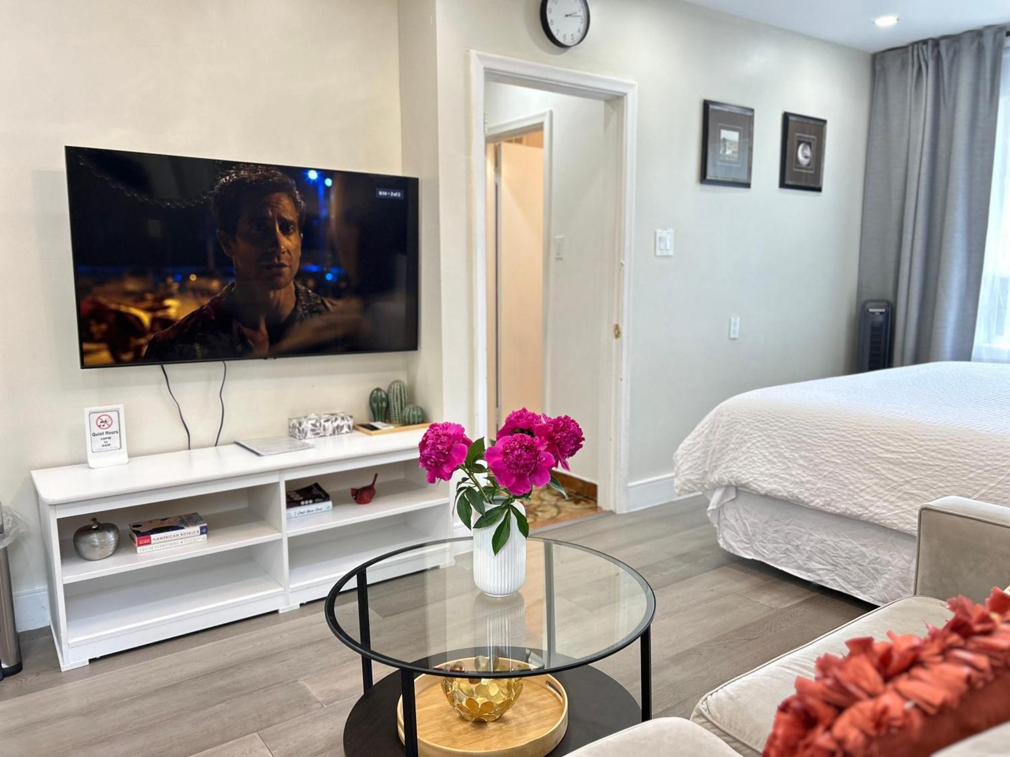 Modern Lux Family - Kingbed - Near Sheppard W Station Homestay