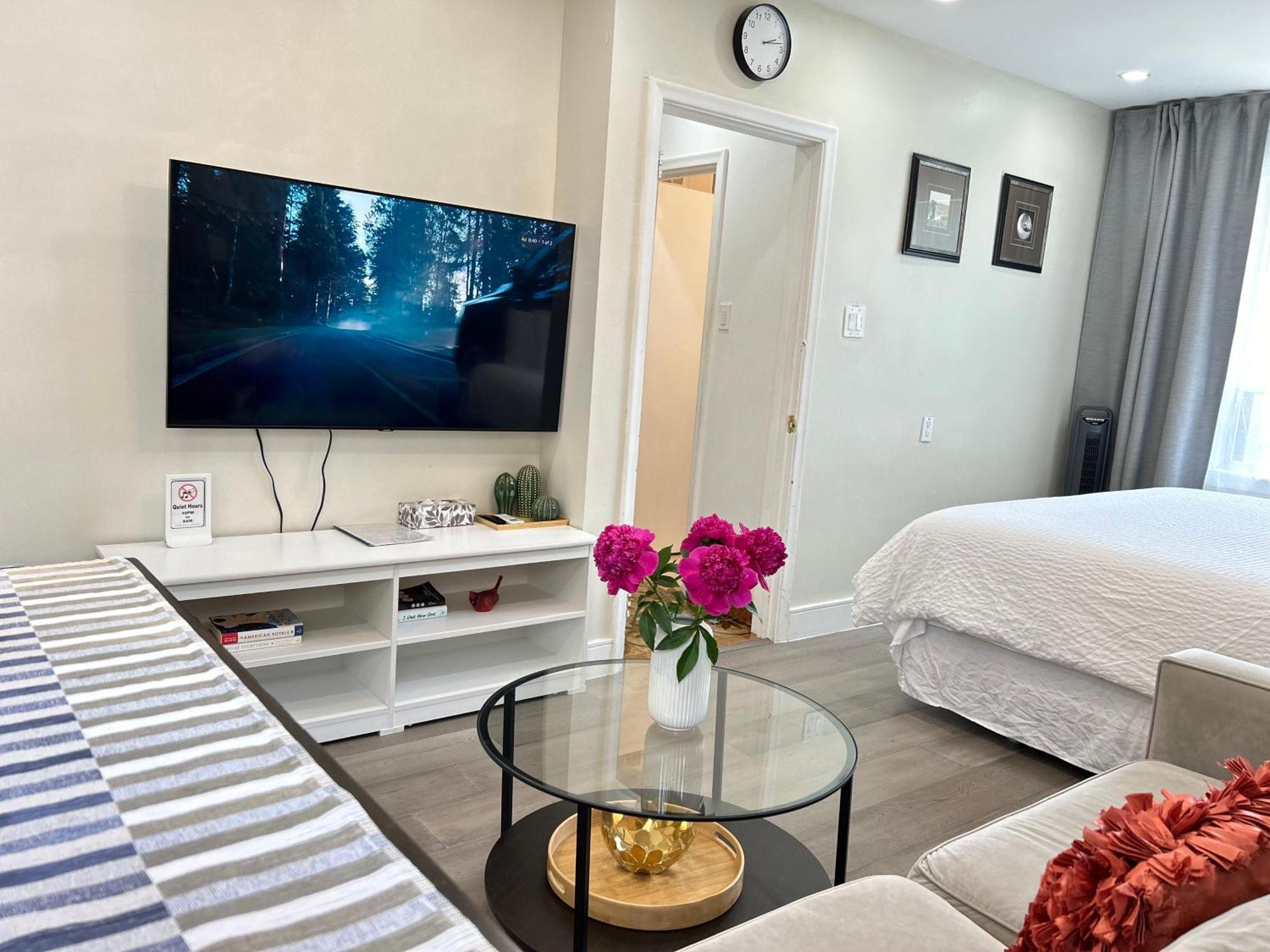 Homestay Modern Lux Family - Kingbed - Near Sheppard W Station *