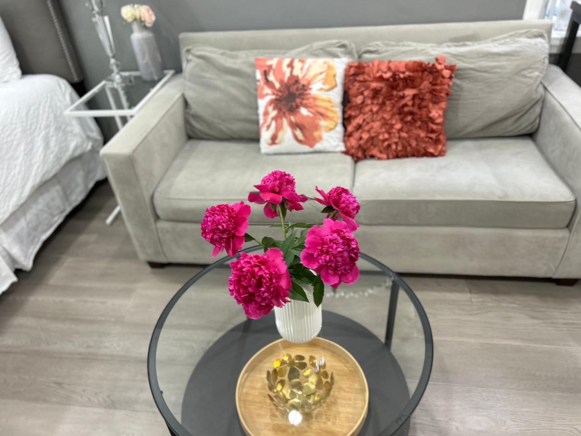 Modern Lux Family - Kingbed - Near Sheppard W Station Homestay *