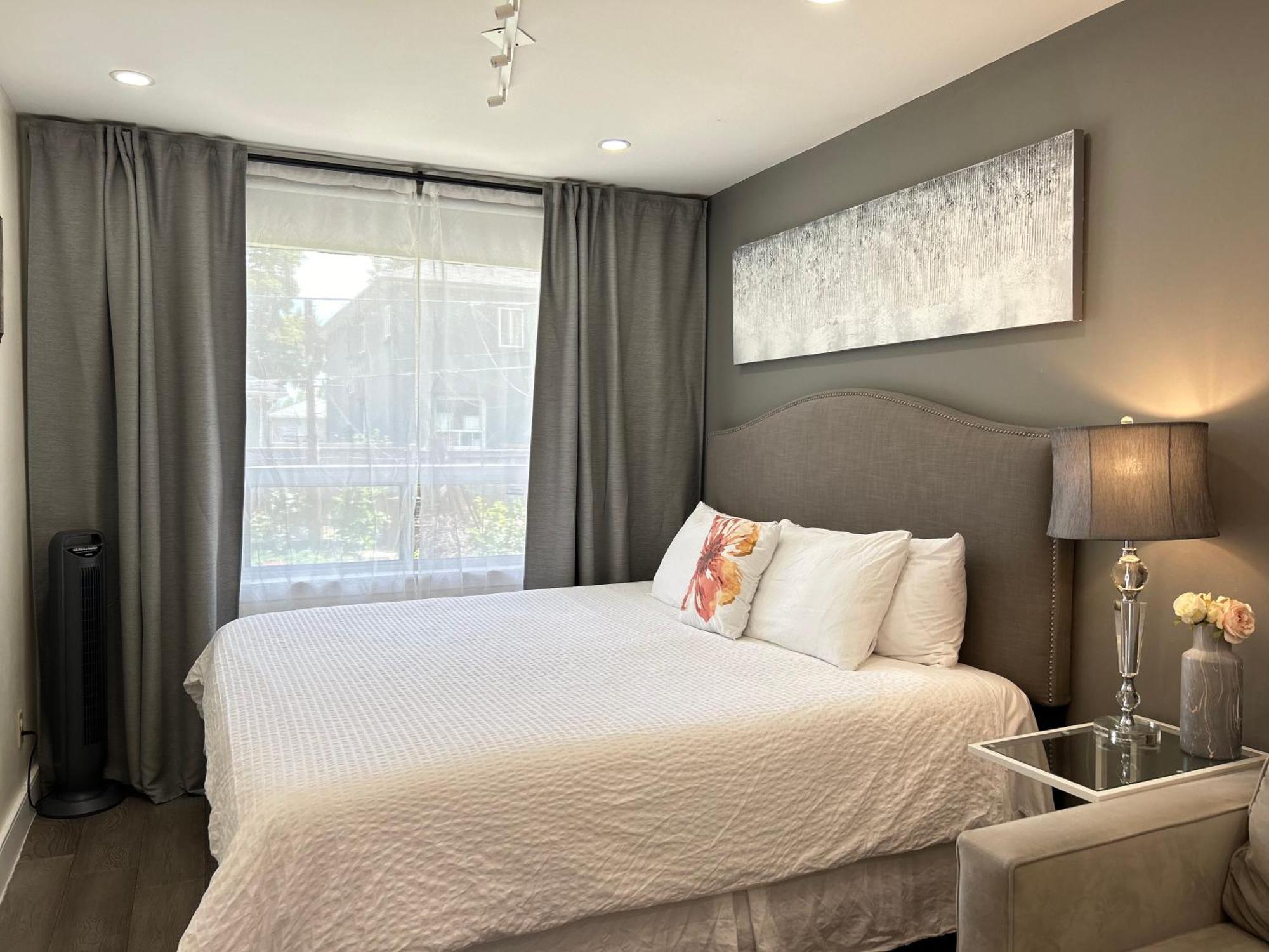 Modern Lux Family - Kingbed - Near Sheppard W Station Homestay