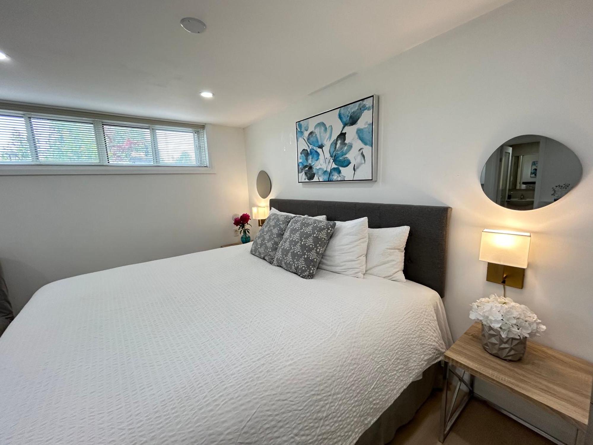 Modern Lux Family - Kingbed - Near Sheppard W Station * Toronto