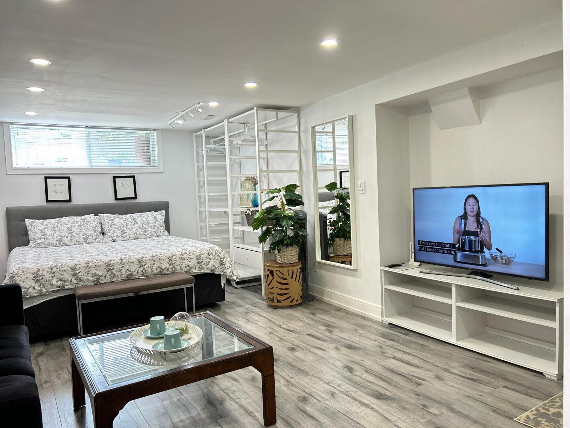 Homestay Modern Lux Family - Kingbed - Near Sheppard W Station