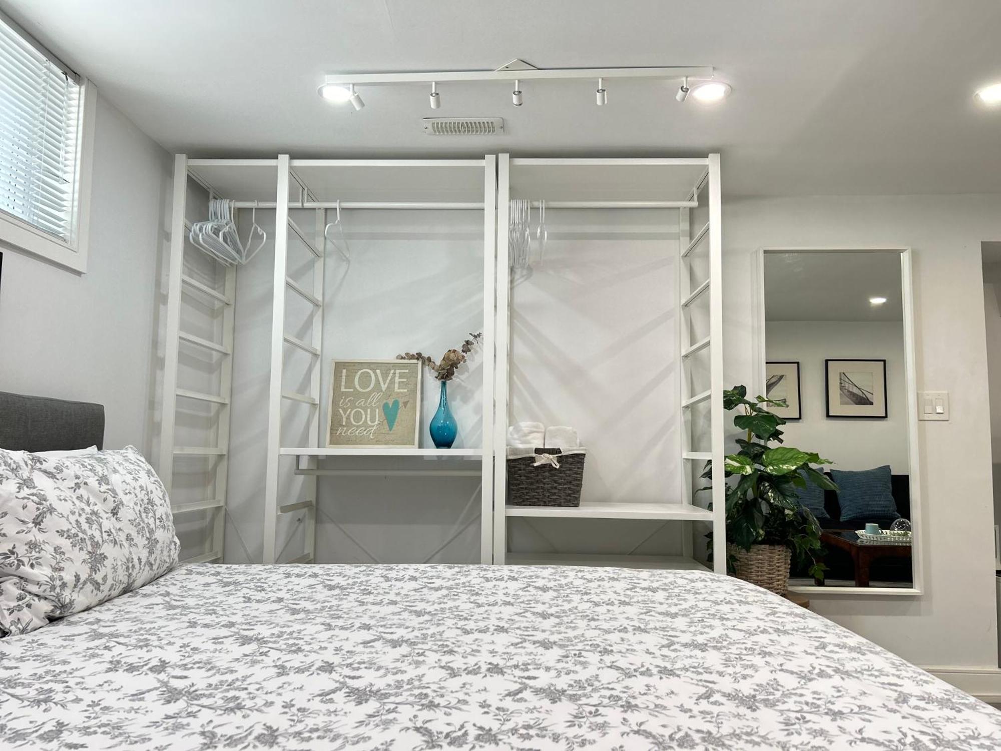Homestay Modern Lux Family - Kingbed - Near Sheppard W Station